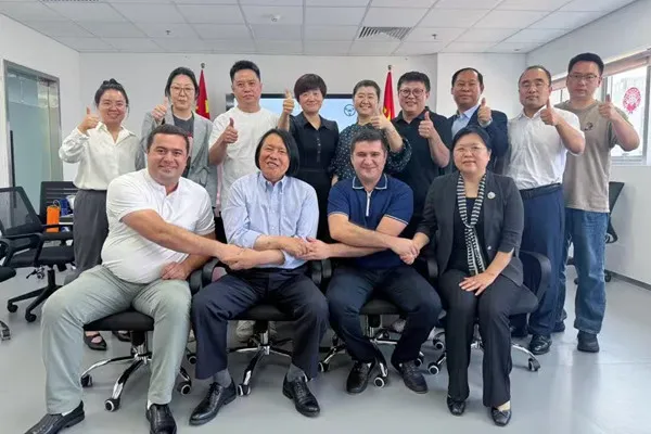 Anche參加了Caseia-Aircuz簽署儀式，以共同形狀中亞的汽車售後市場